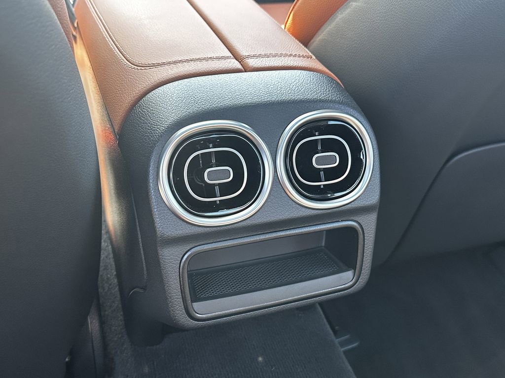 2025 Mercedes-Benz C 300 Sedan