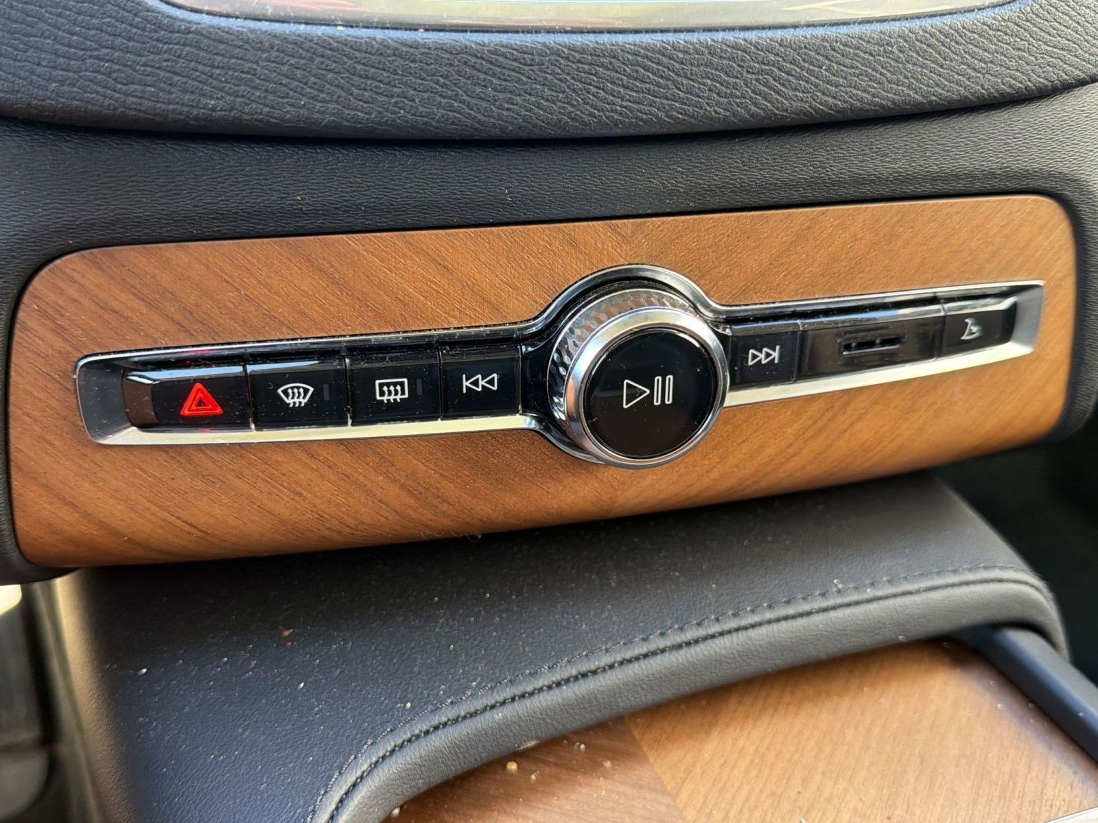 2023 Volvo Xc90 B6 Plus