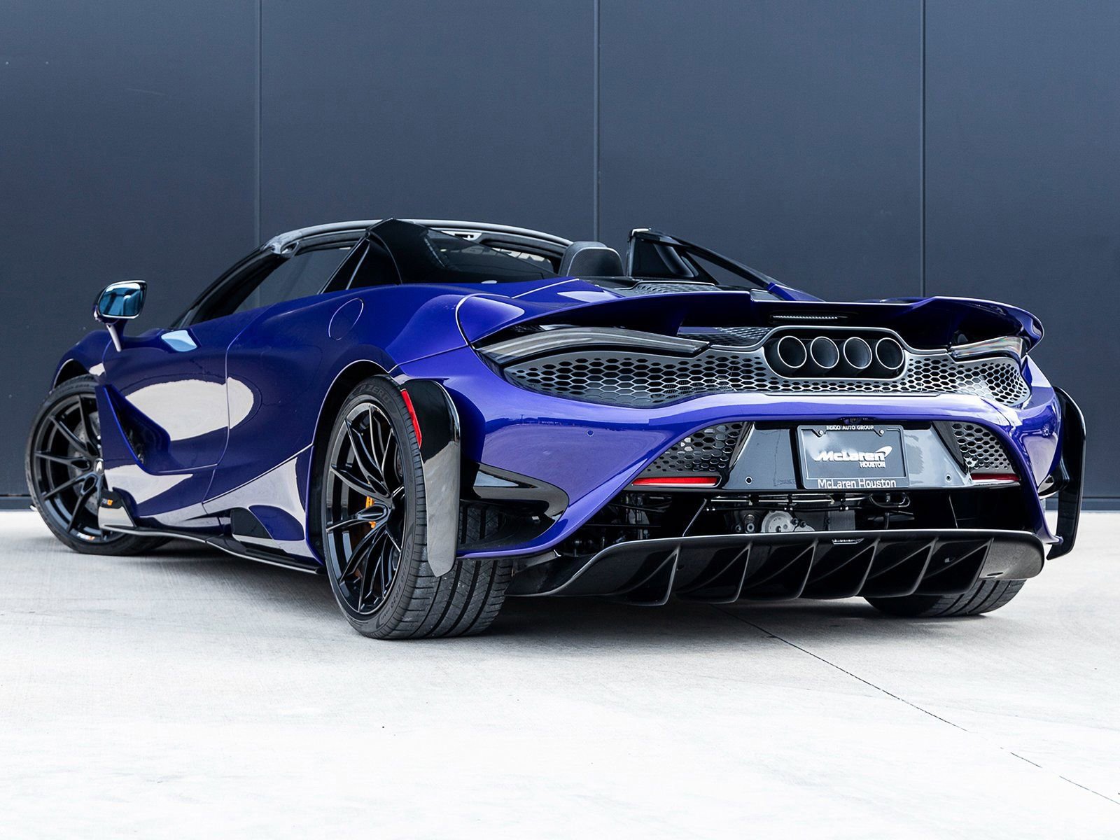 Used 2022 McLaren 765LT photo 8