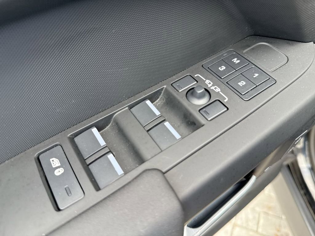 2025 Land Rover Defender 110 S