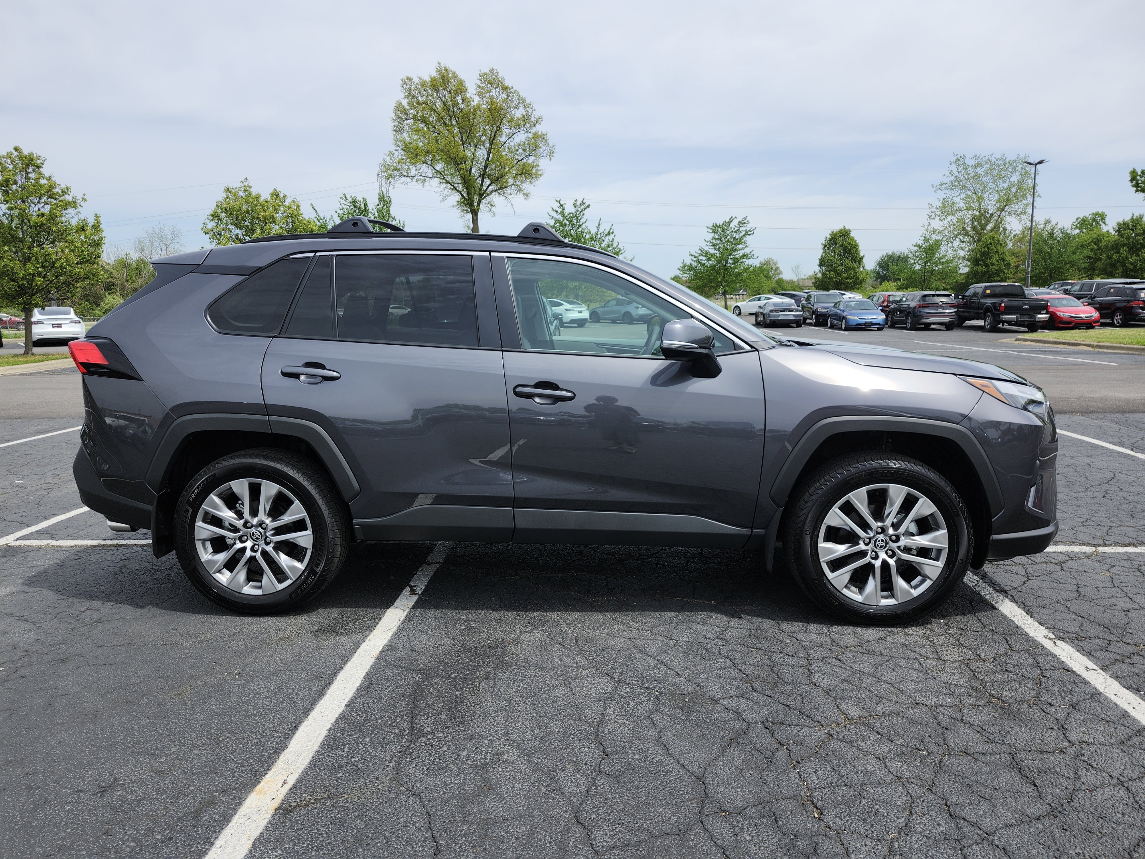 2025 Toyota Rav4 XLE Premium