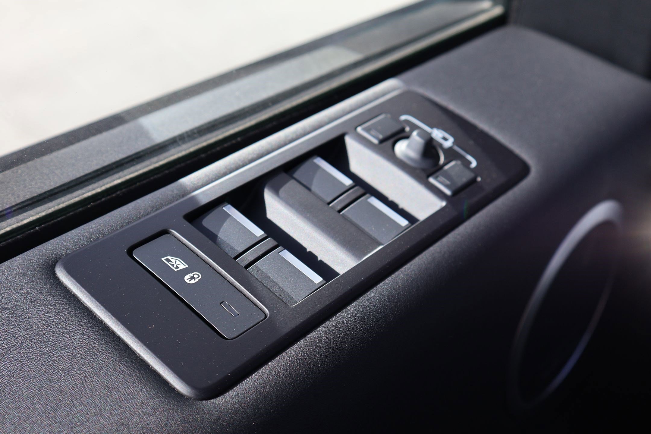 2025 Land Rover Discovery S