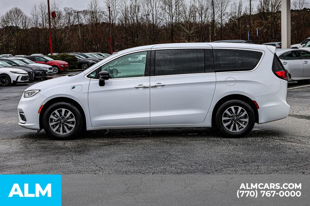 2024 Chrysler Pacifica Select