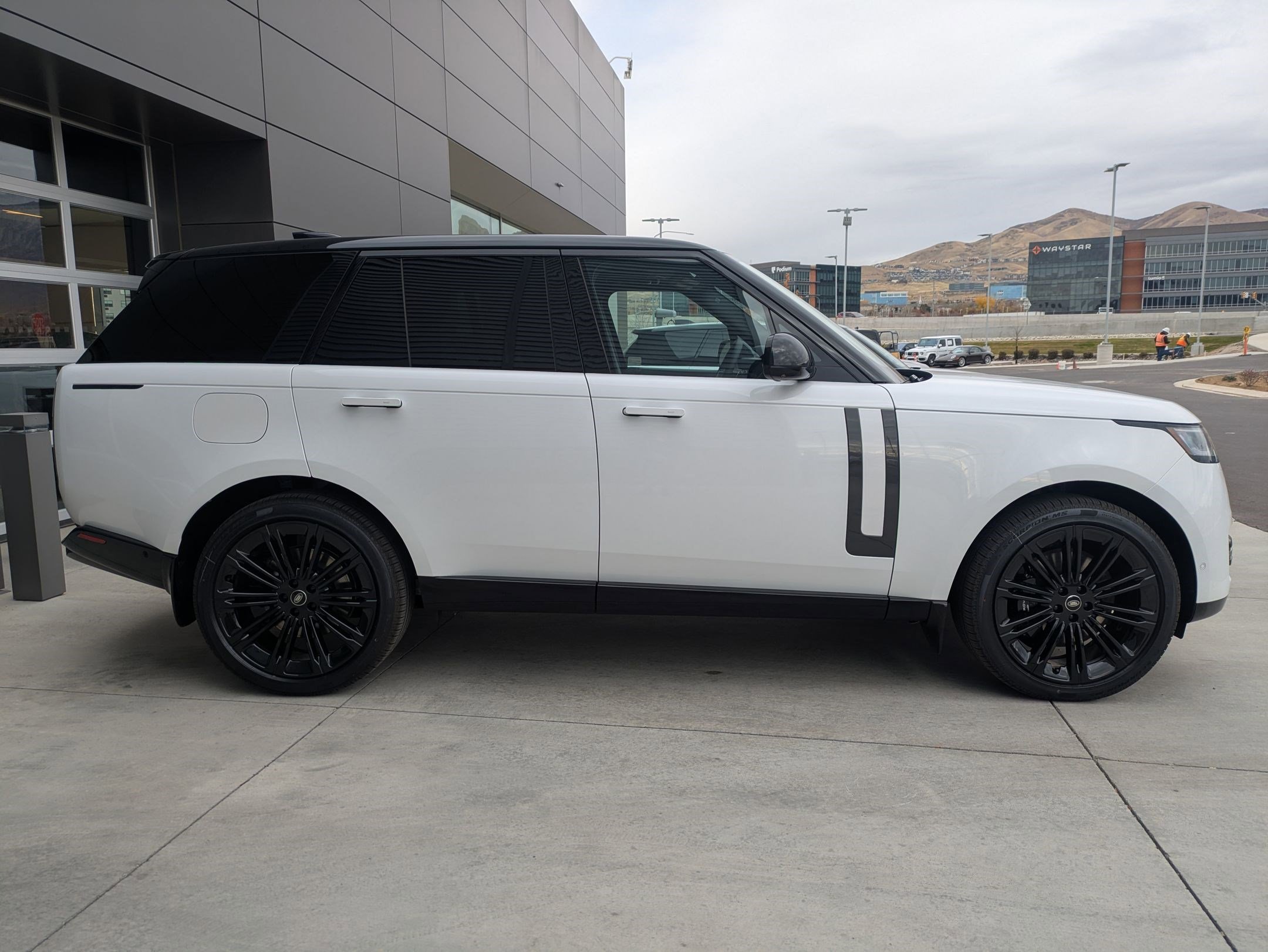 2025 Land Rover Range Rover SE