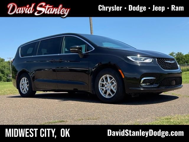 Certified 2025 Chrysler Pacifica Select