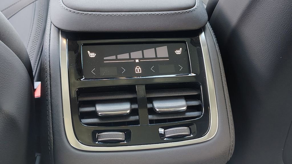 2026 Volvo Xc90 B6 Plus