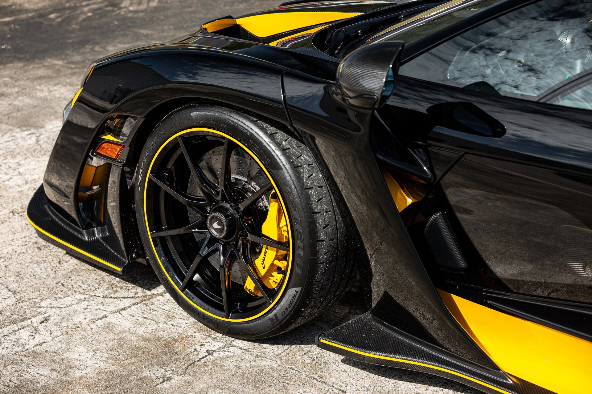 Used 2019 McLaren Senna photo 13