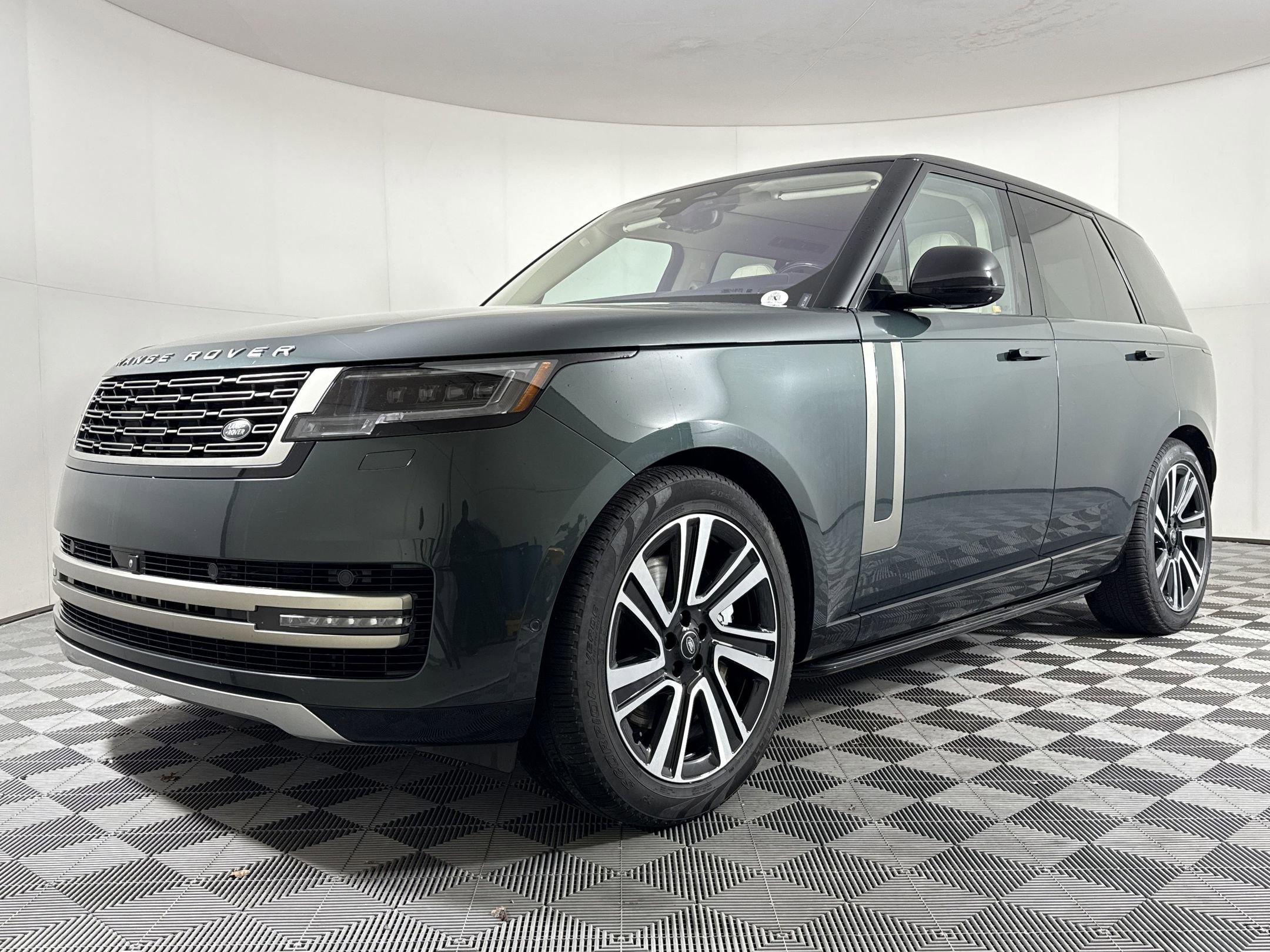 2023 Land Rover Range Rover SE