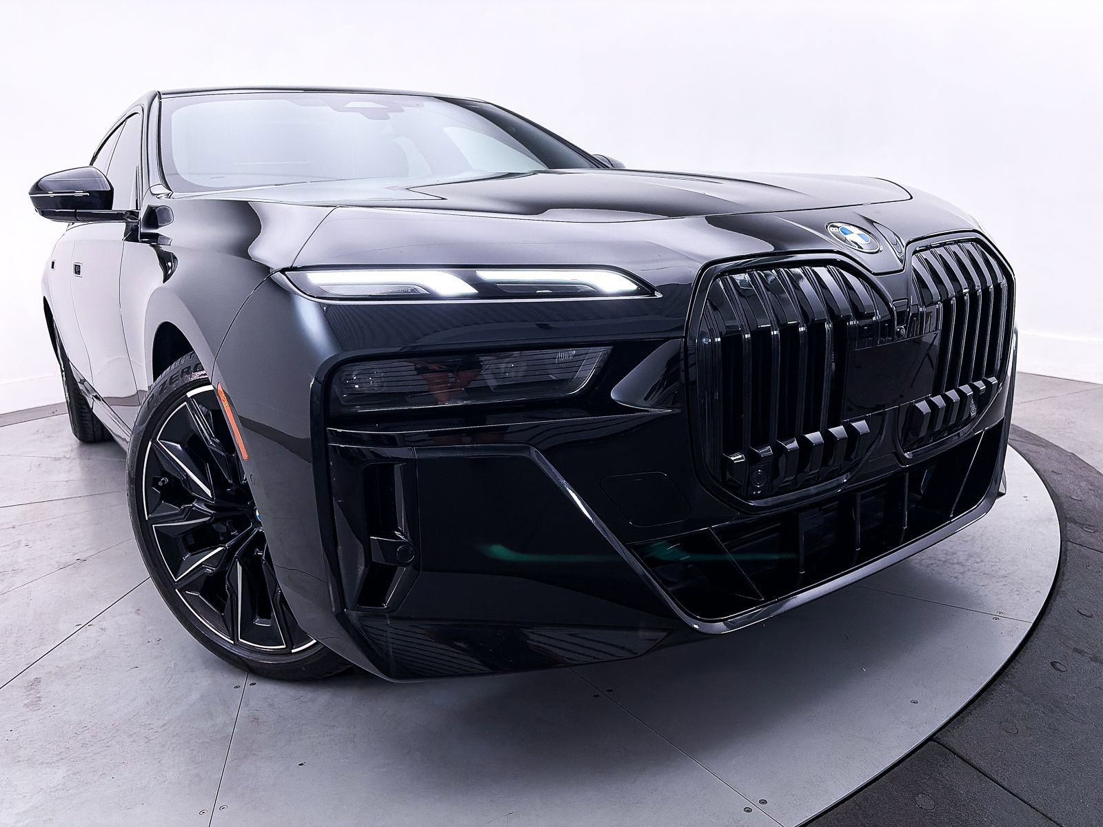 2023 BMW 760i xDrive