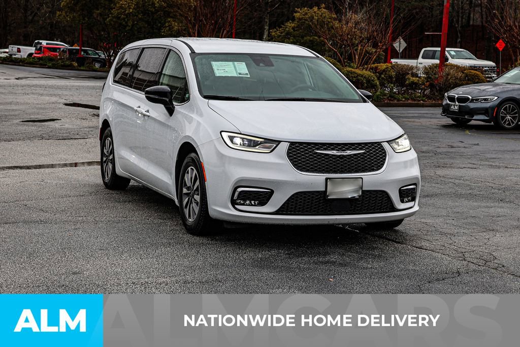 2024 Chrysler Pacifica Select