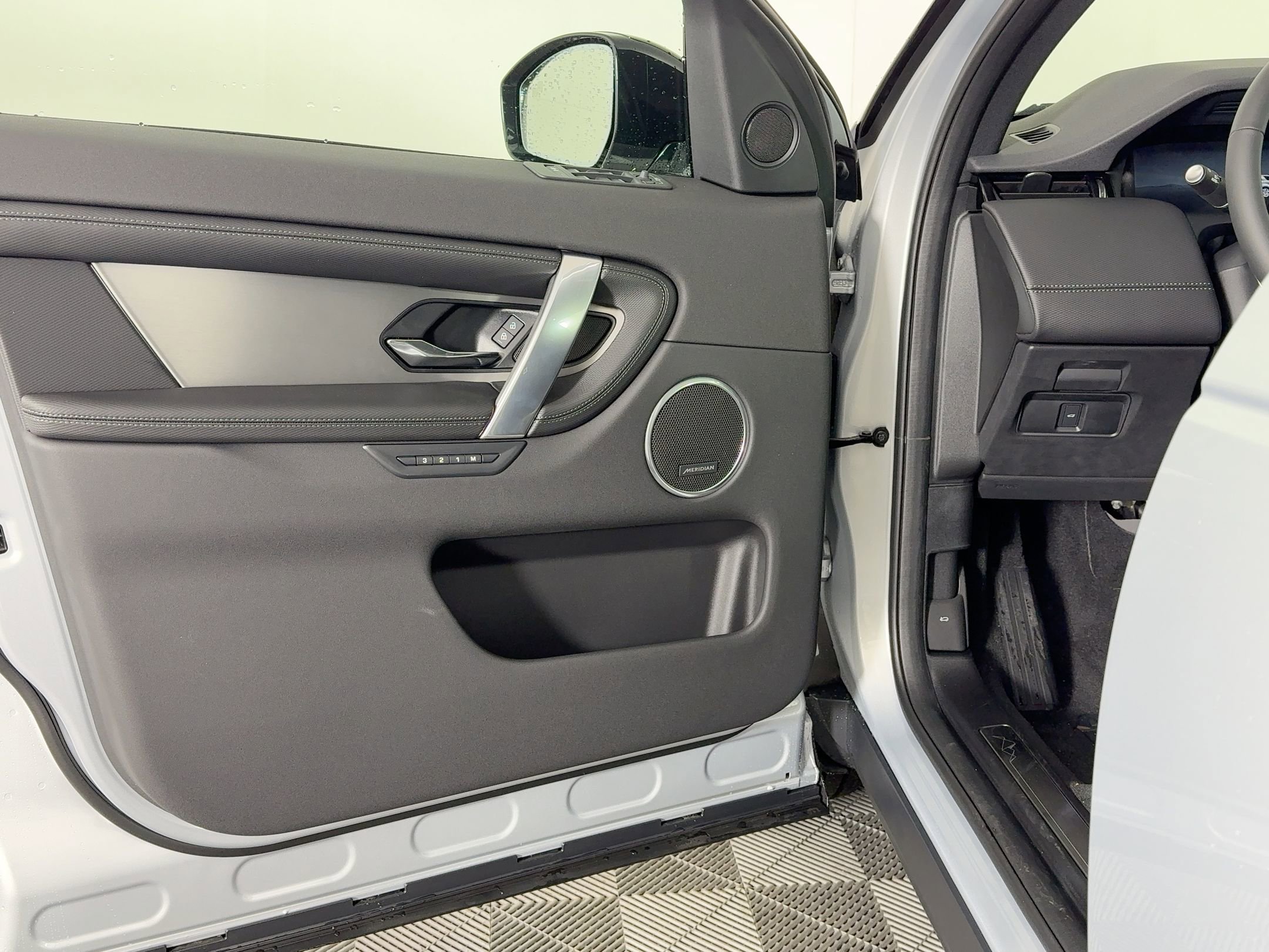 2026 Land Rover Discovery Sport Landmark