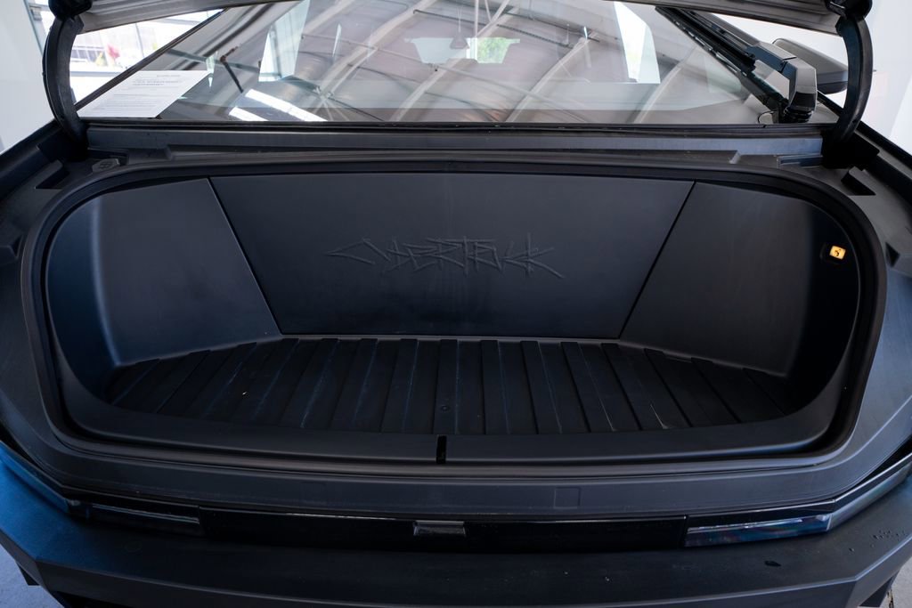 2024 Tesla Cybertruck AWD Crew Cab