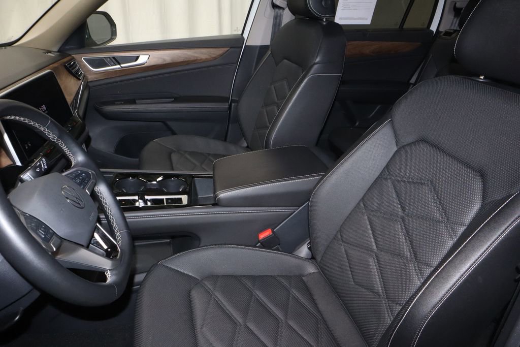 2025 Volkswagen Atlas SE