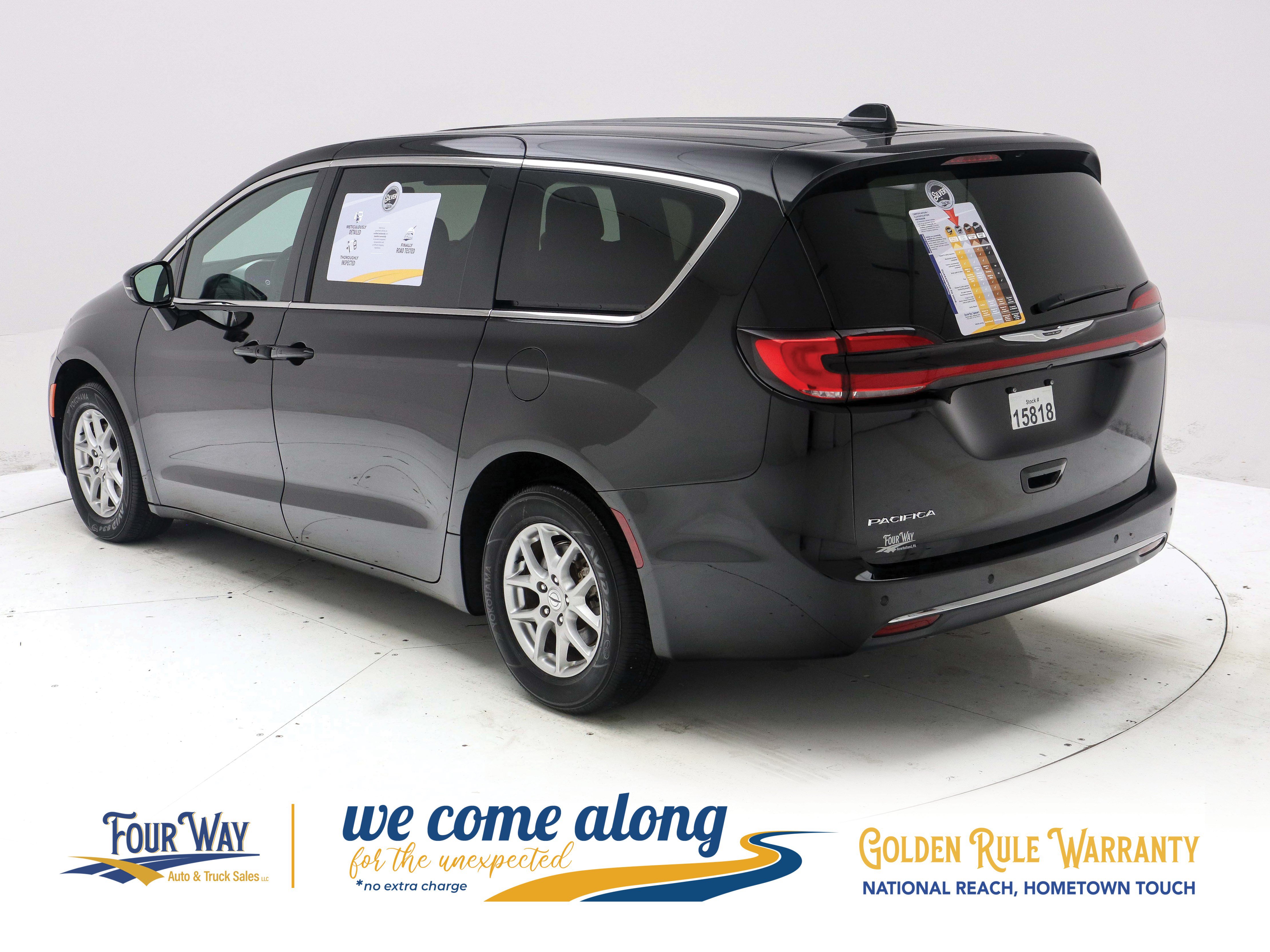 2024 Chrysler Pacifica Touring - Photo 6