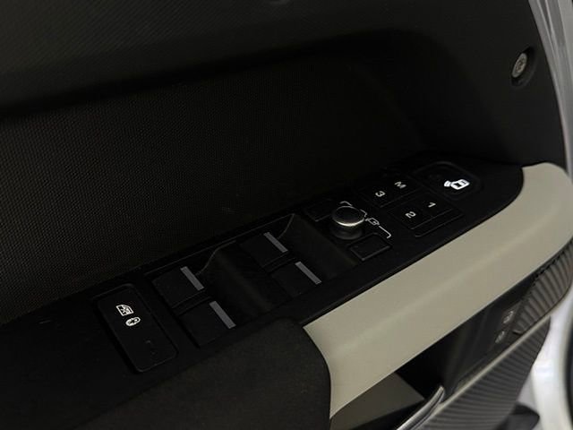 2022 Land Rover Defender 110 SE