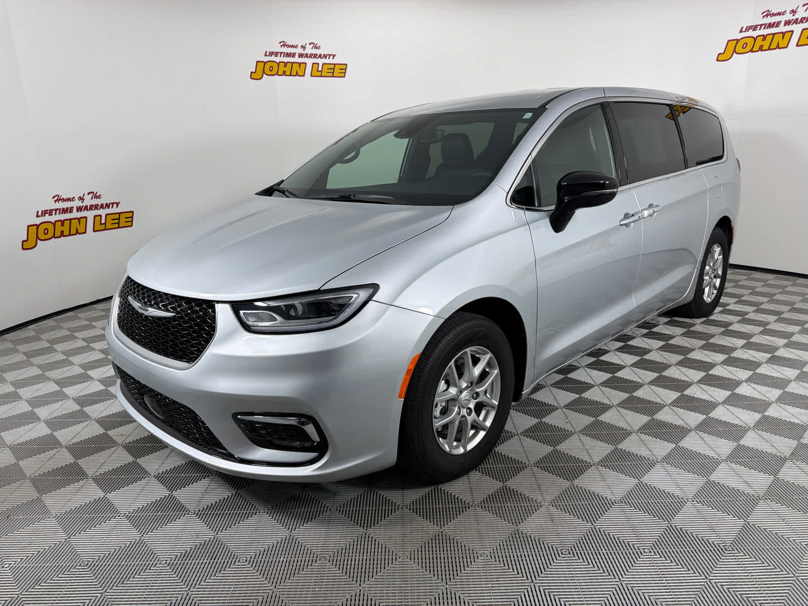 Used 2026 Chrysler Pacifica Select