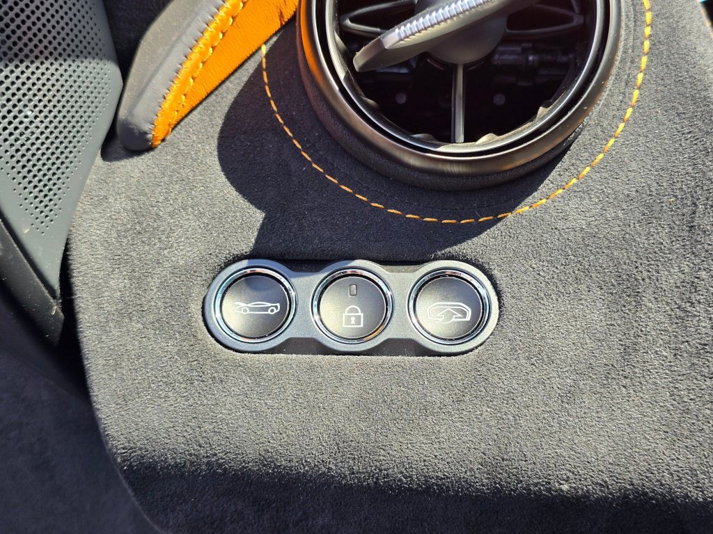 Used 2022 McLaren 720S Performance photo 18