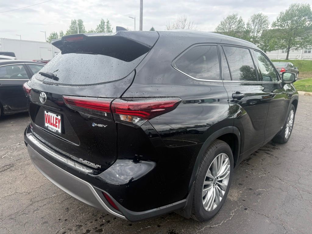 2025 Toyota Highlander Platinum