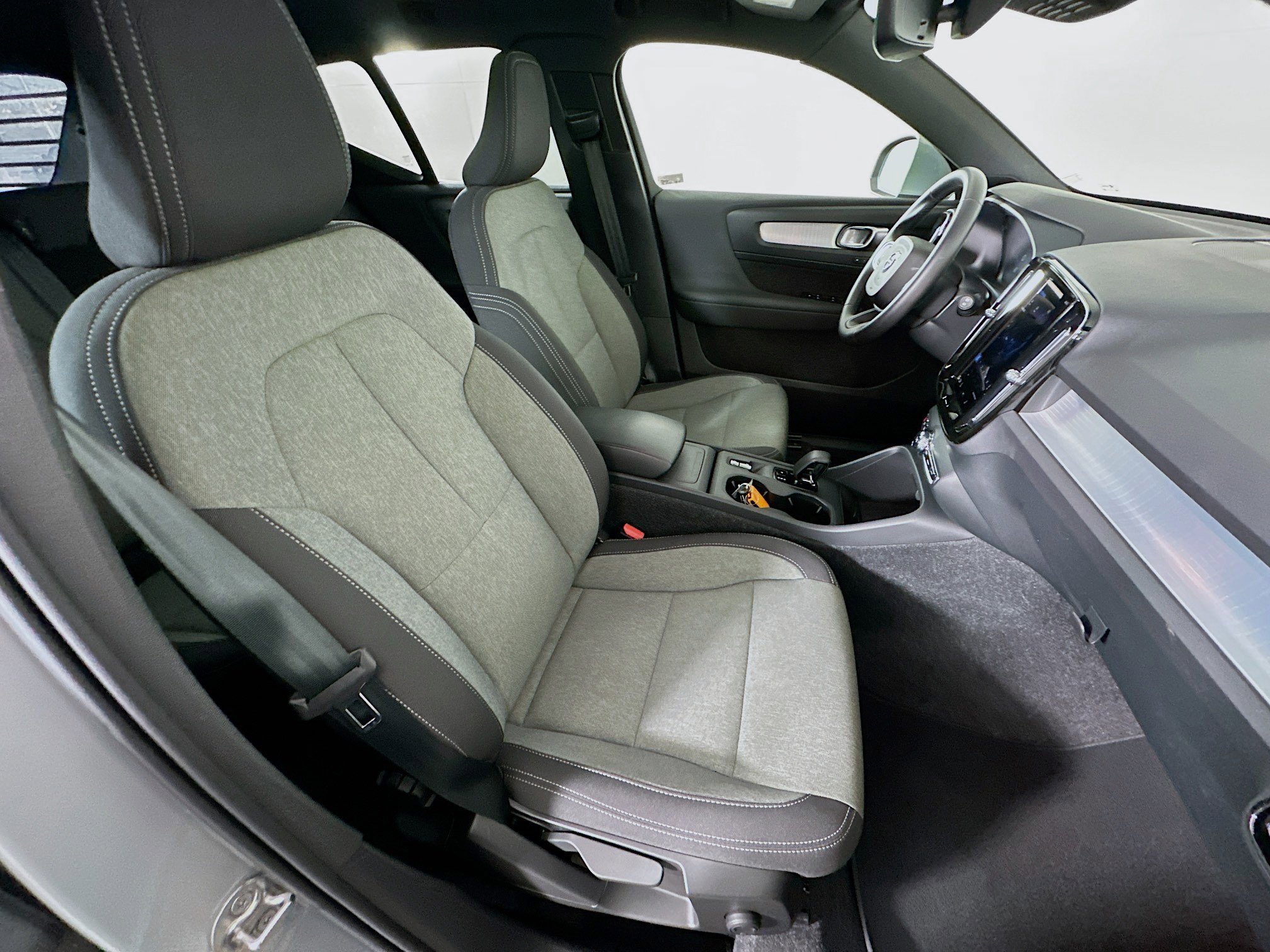 2025 Volvo Xc40 B5 Core