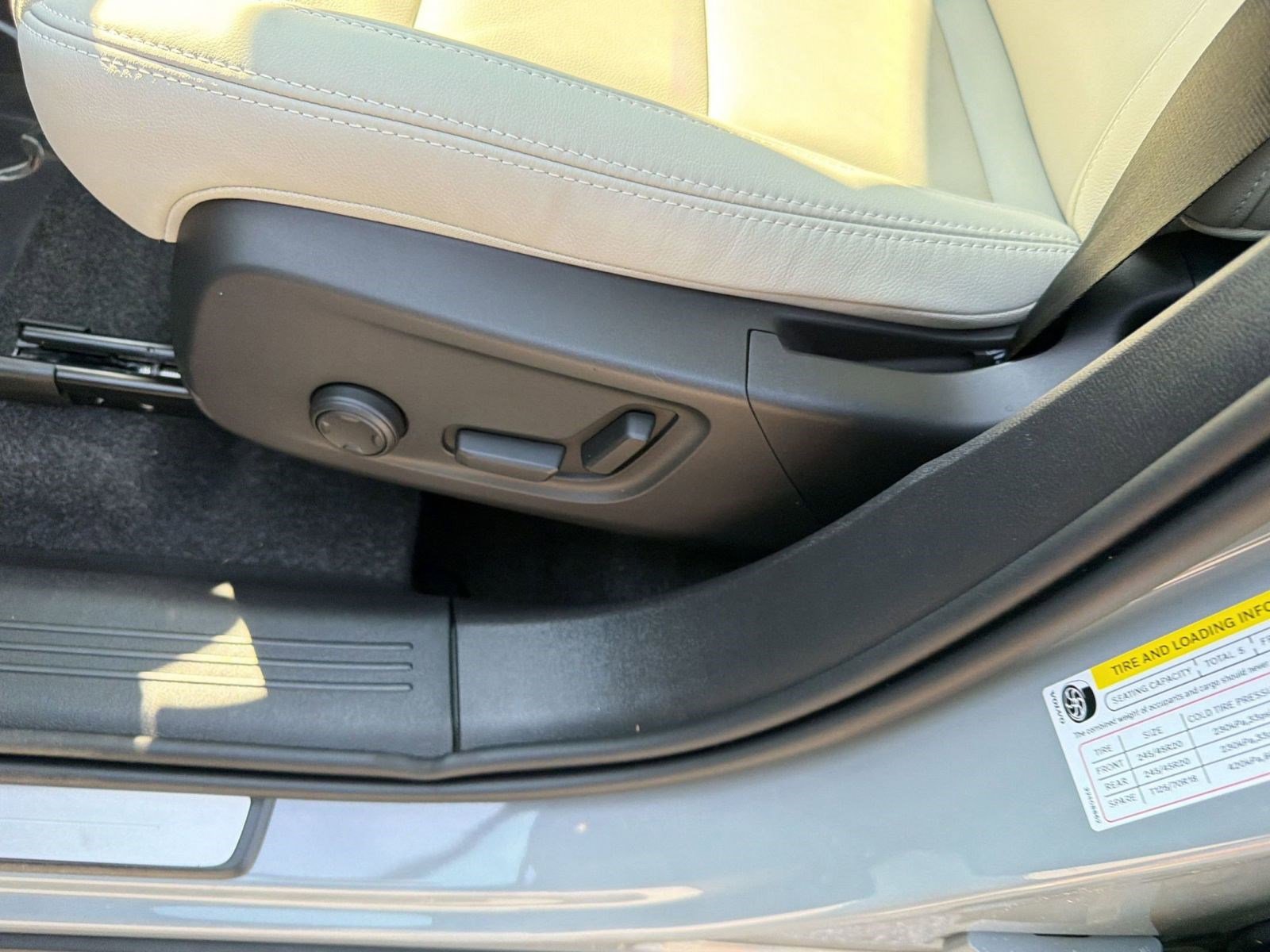 2026 Volvo Xc40 B5 Ultra