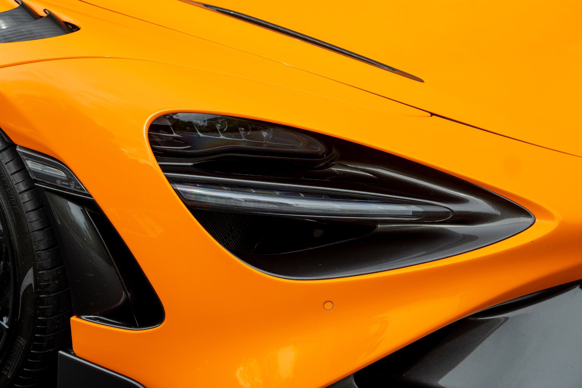 Used 2021 McLaren 765LT photo 12