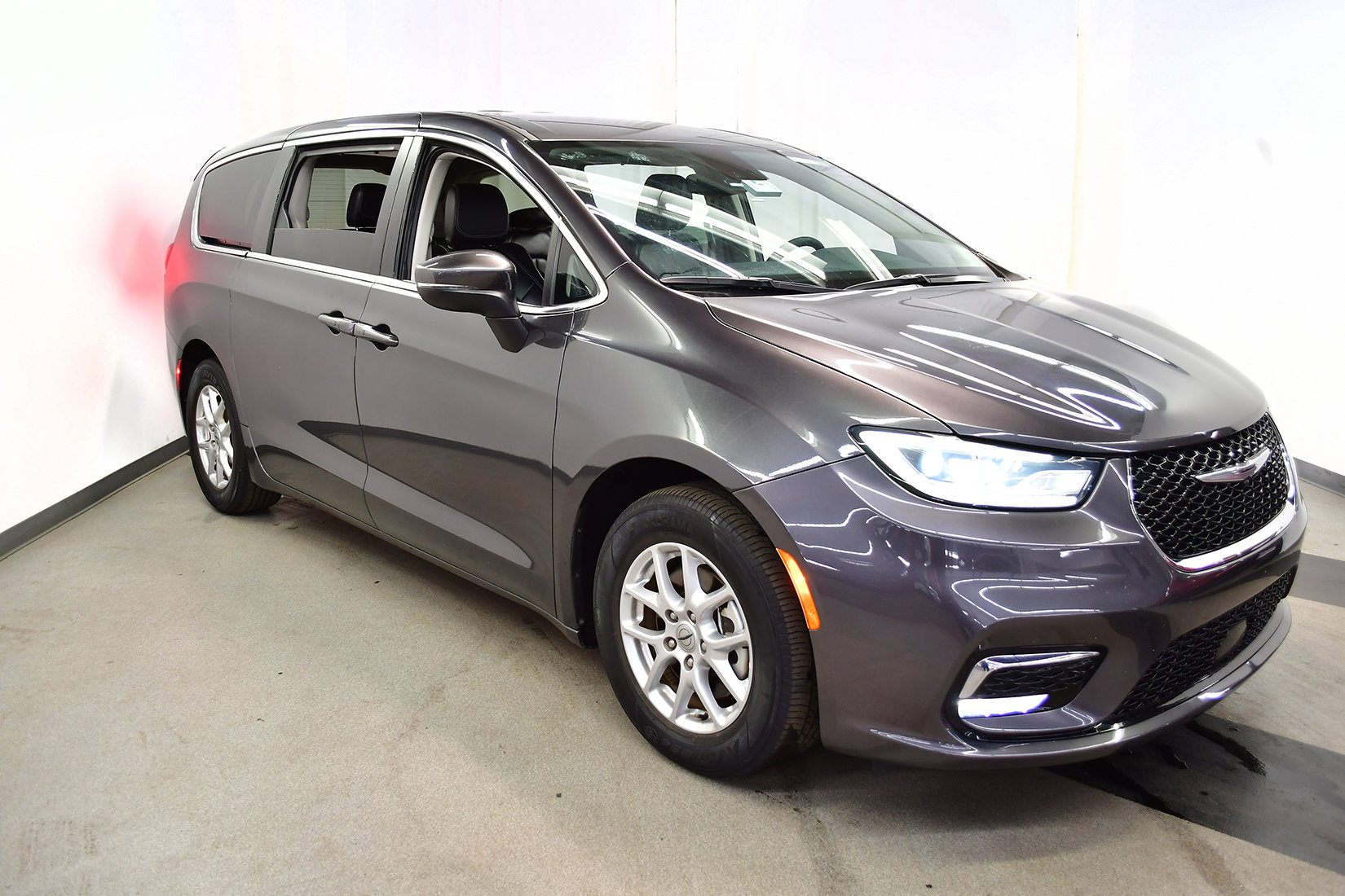 2023 Chrysler Pacifica Touring-L