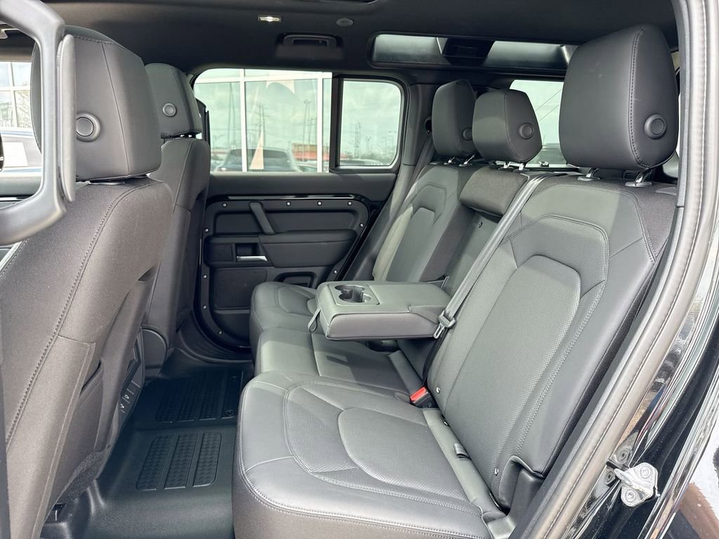 2025 Land Rover Defender 110 S