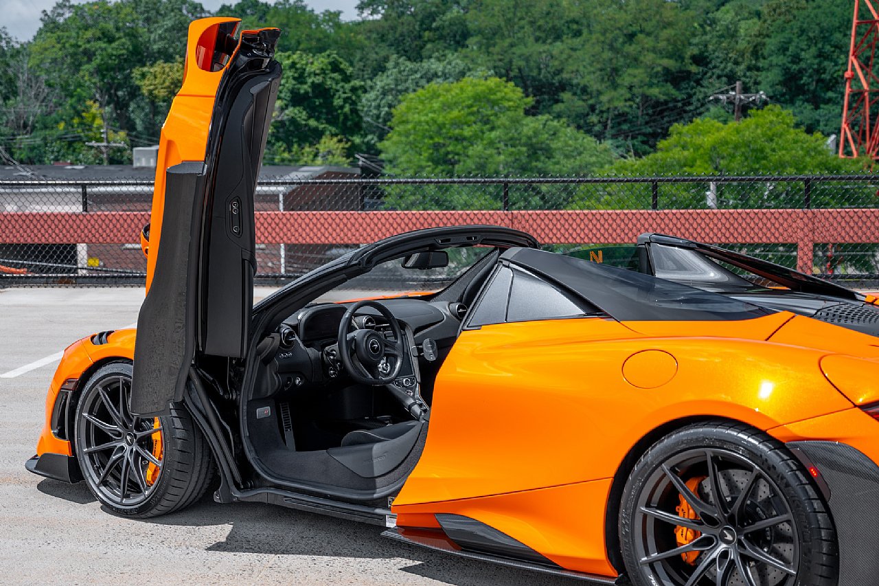 Used 2022 McLaren 765LT photo 11