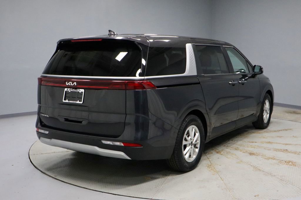 2024 Kia Carnival LX