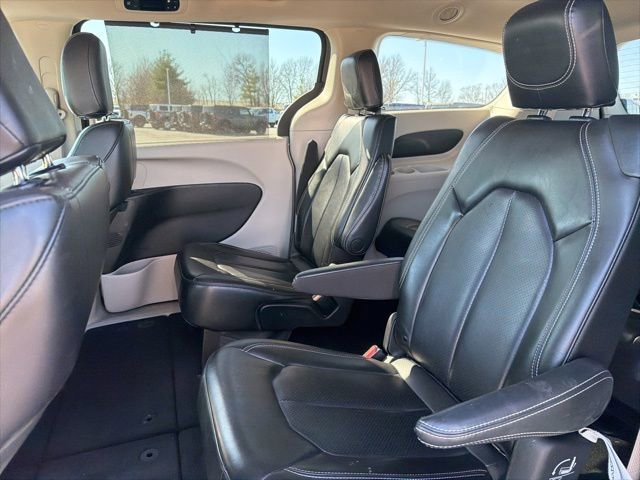 2023 Chrysler Pacifica Touring-L