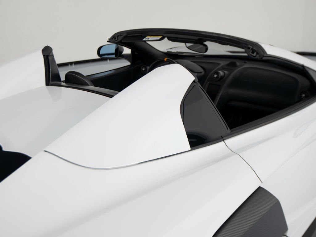 Used 2016 McLaren 675LT Spider photo 46
