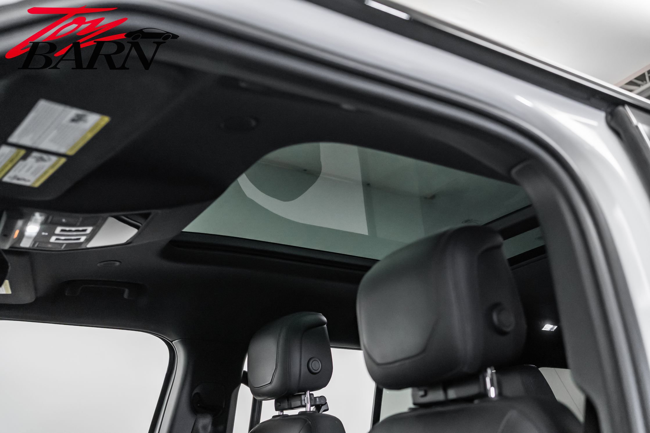 2023 Land Rover Defender 130 SE