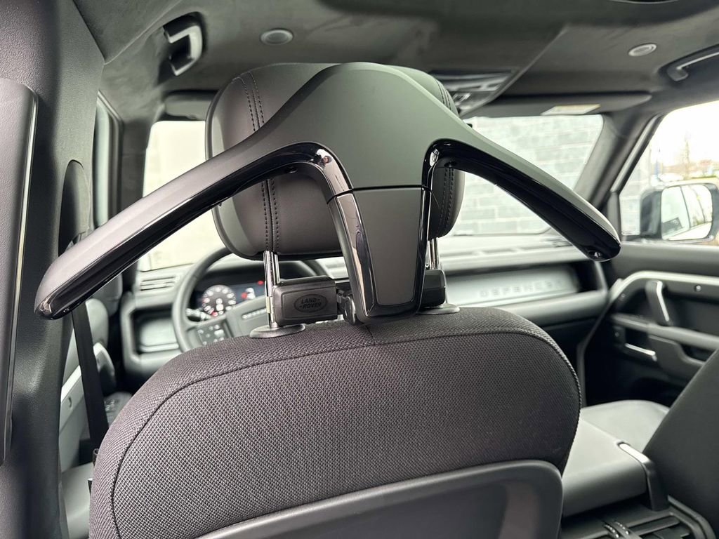 2025 Land Rover Defender 110 V8