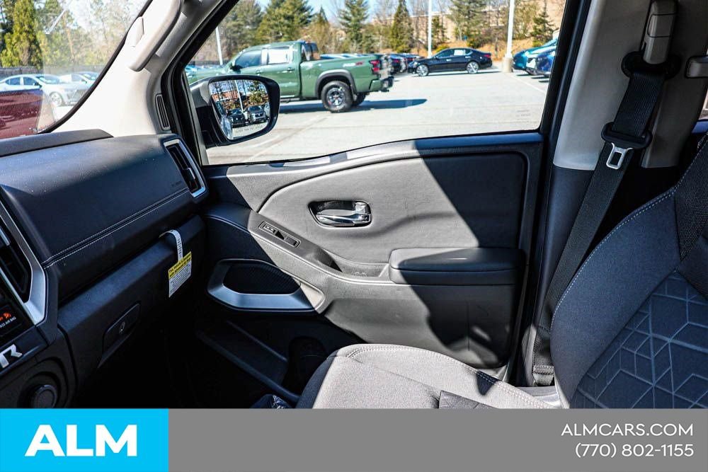 2025 Nissan Frontier SV