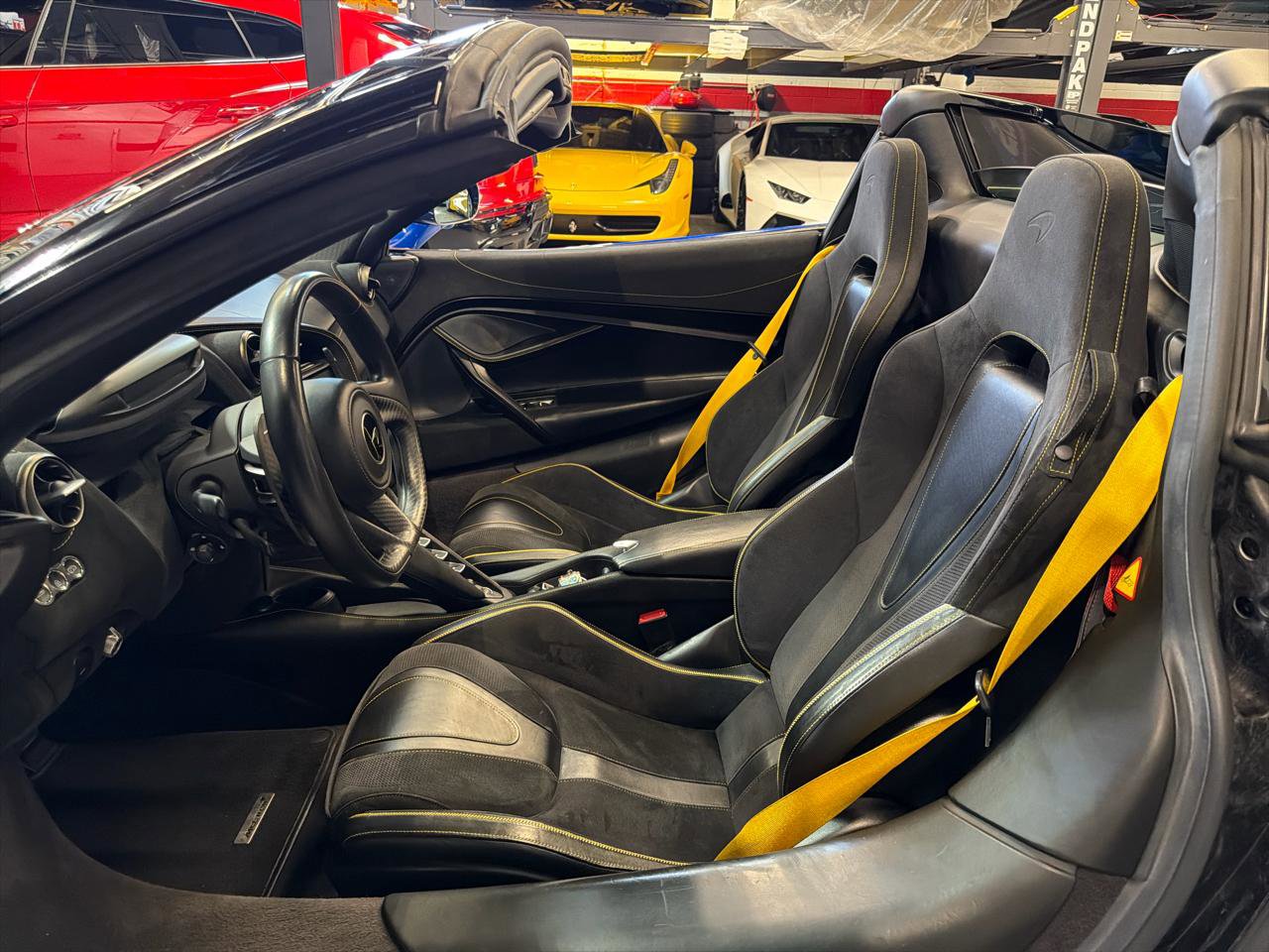 Used 2020 McLaren 720S Performance photo 17