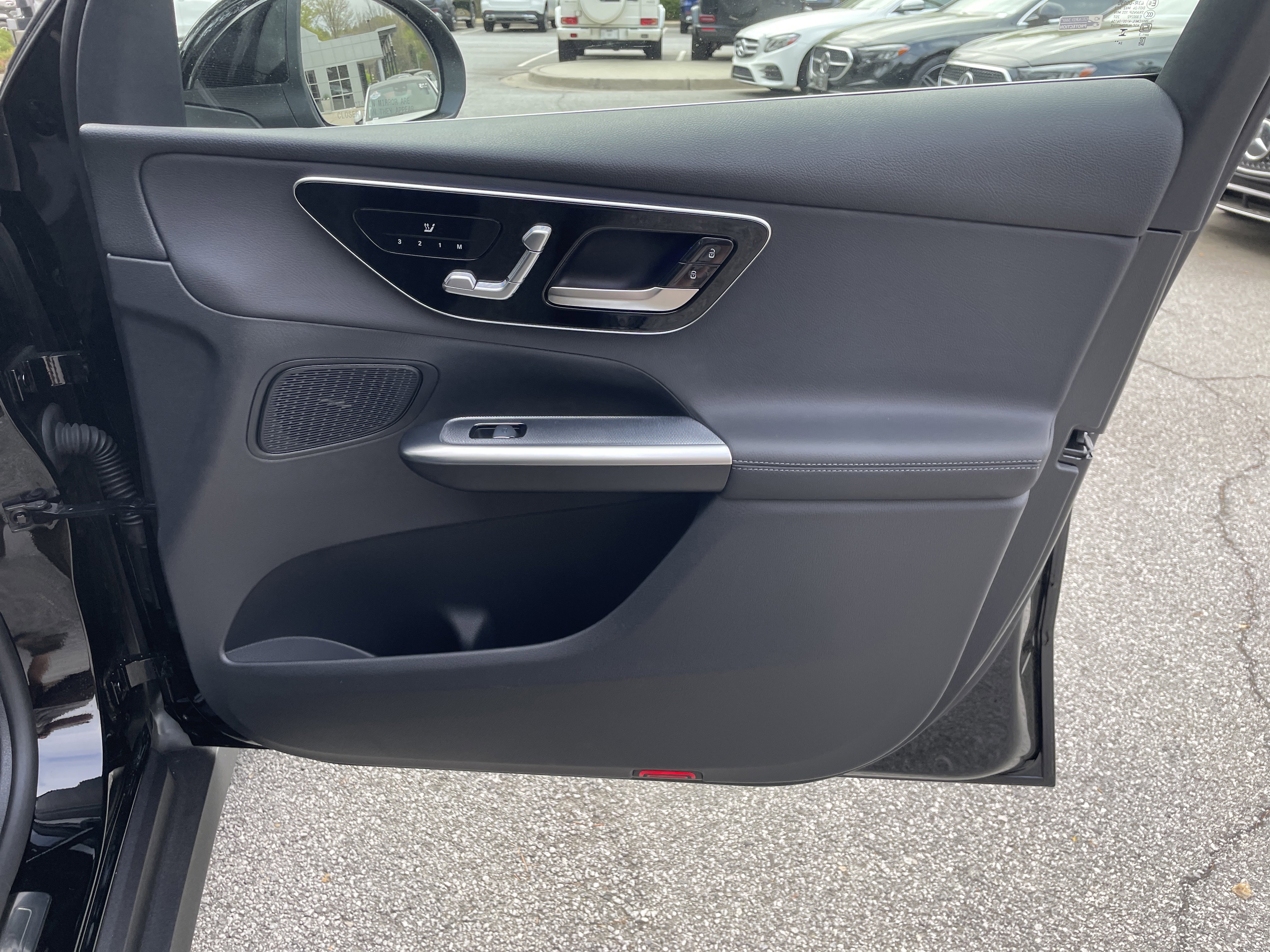 2025 Mercedes-Benz GLC 300