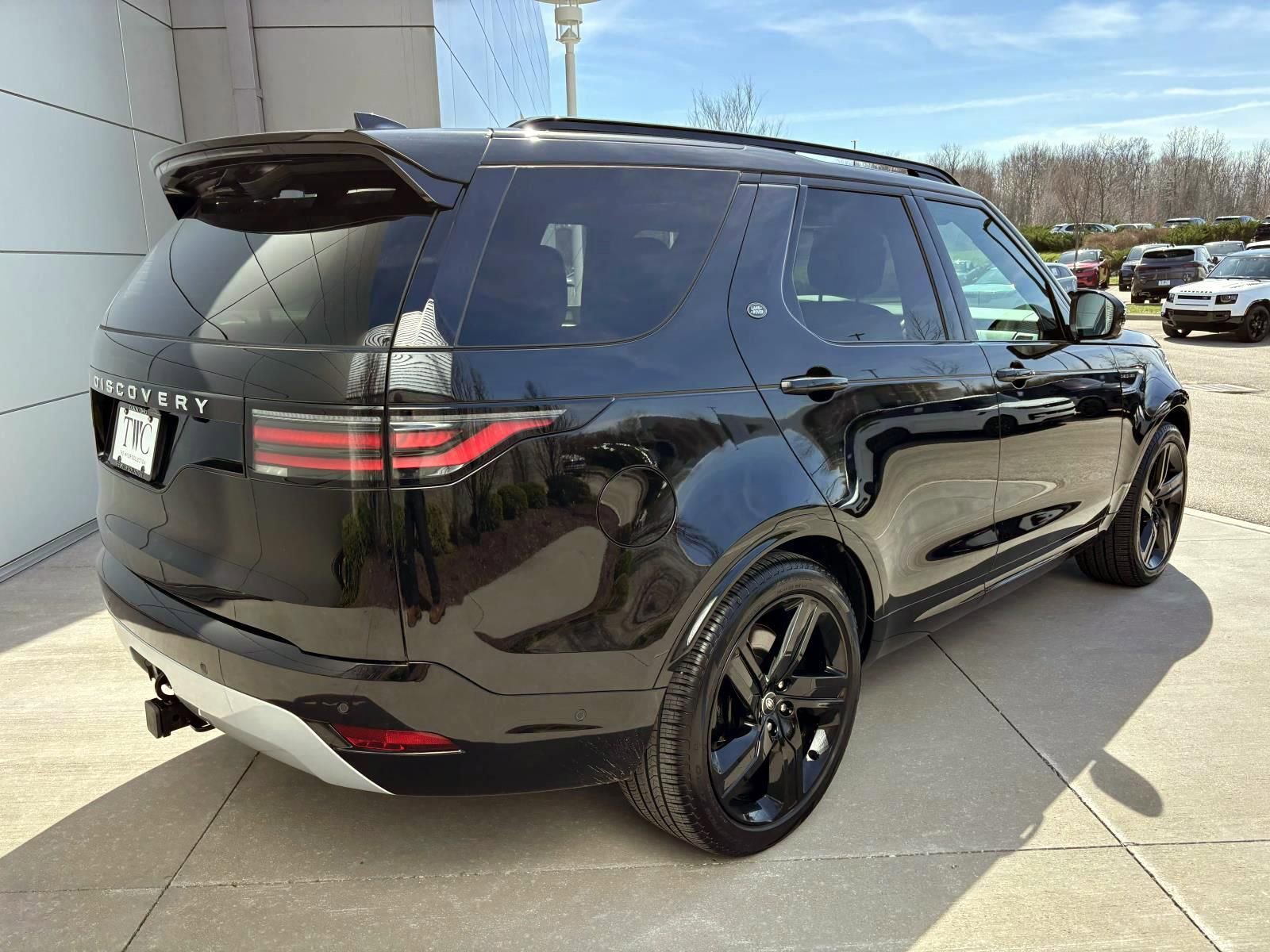 2025 Land Rover Discovery Metropolitan Edition