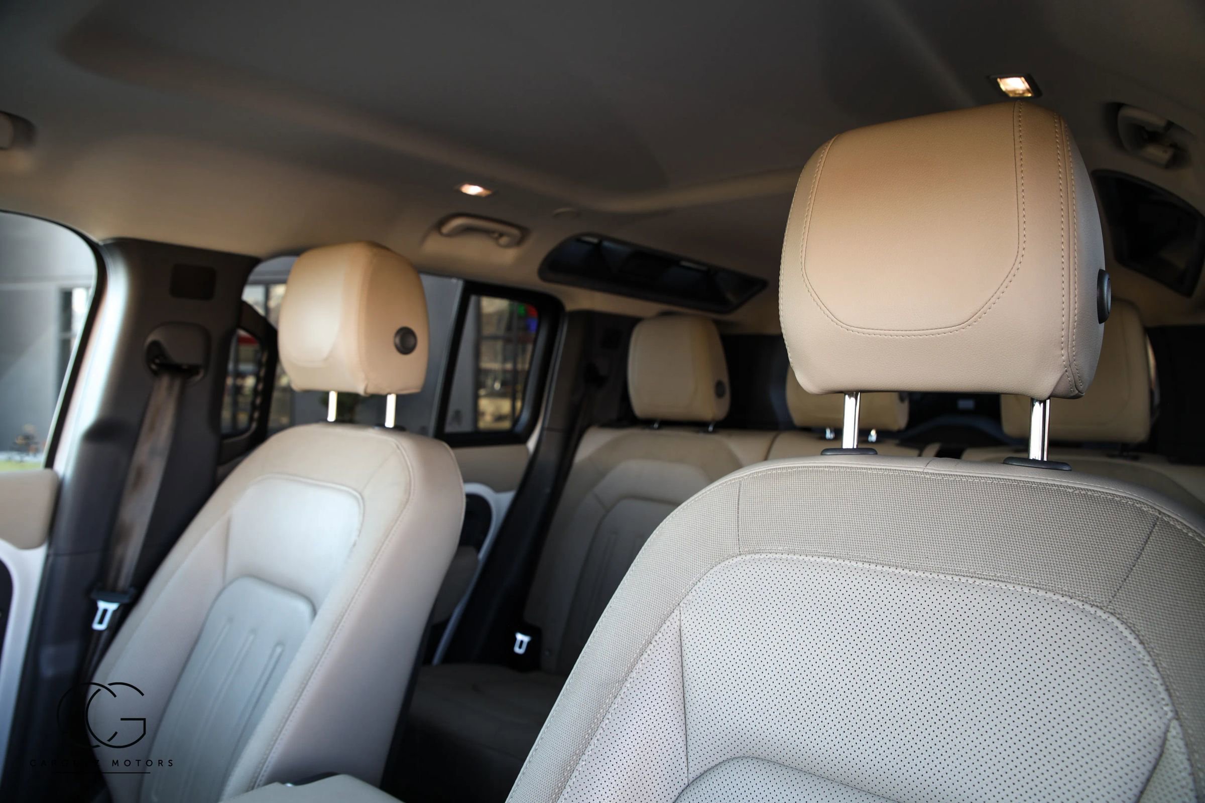 2021 Land Rover Defender 110 SE