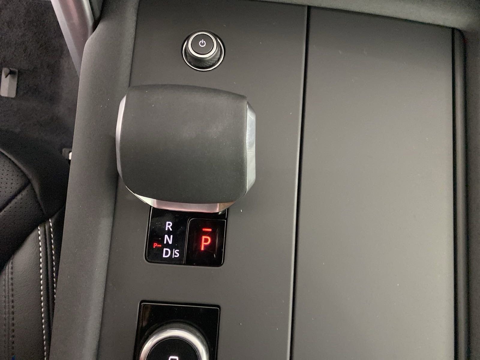 2025 Land Rover Discovery S