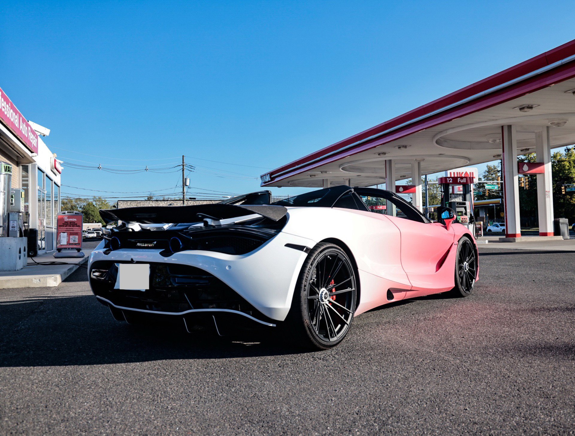 Used 2020 McLaren 720S Performance photo 10