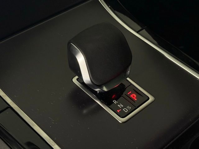 2026 Land Rover Range Rover Velar Dynamic SE