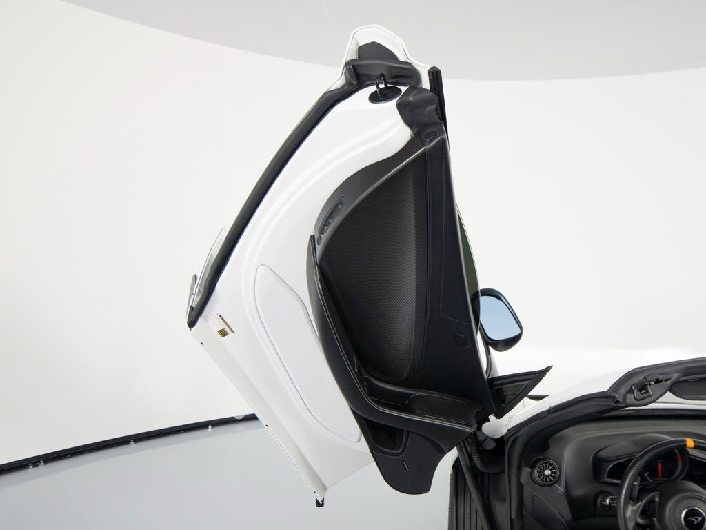 Used 2016 McLaren 675LT Spider photo 11