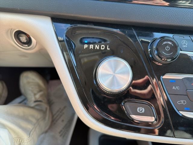 2023 Chrysler Pacifica Touring-L