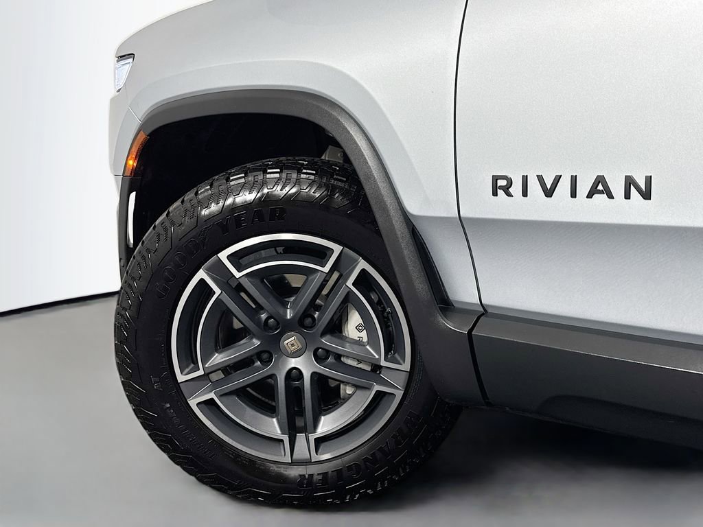 2025 Rivian R1S Adventure