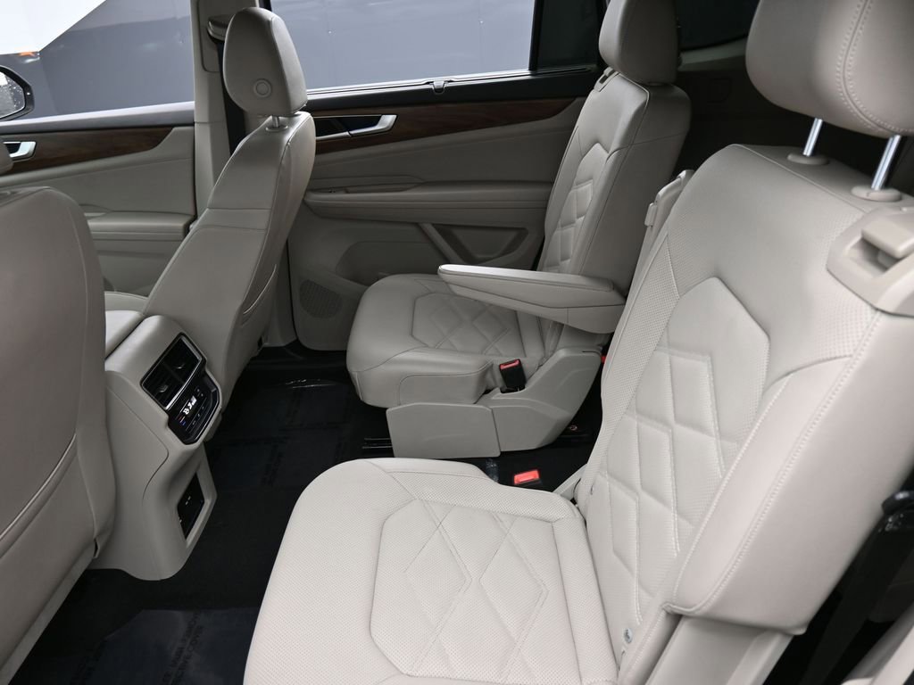 2025 Volkswagen Atlas SE