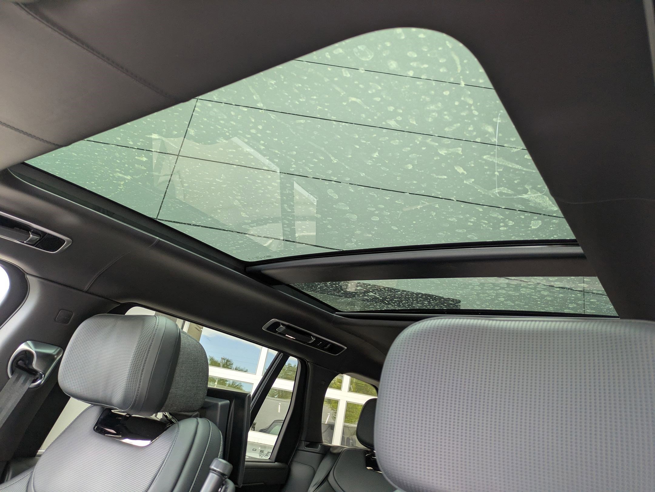 2025 Land Rover Range Rover SV