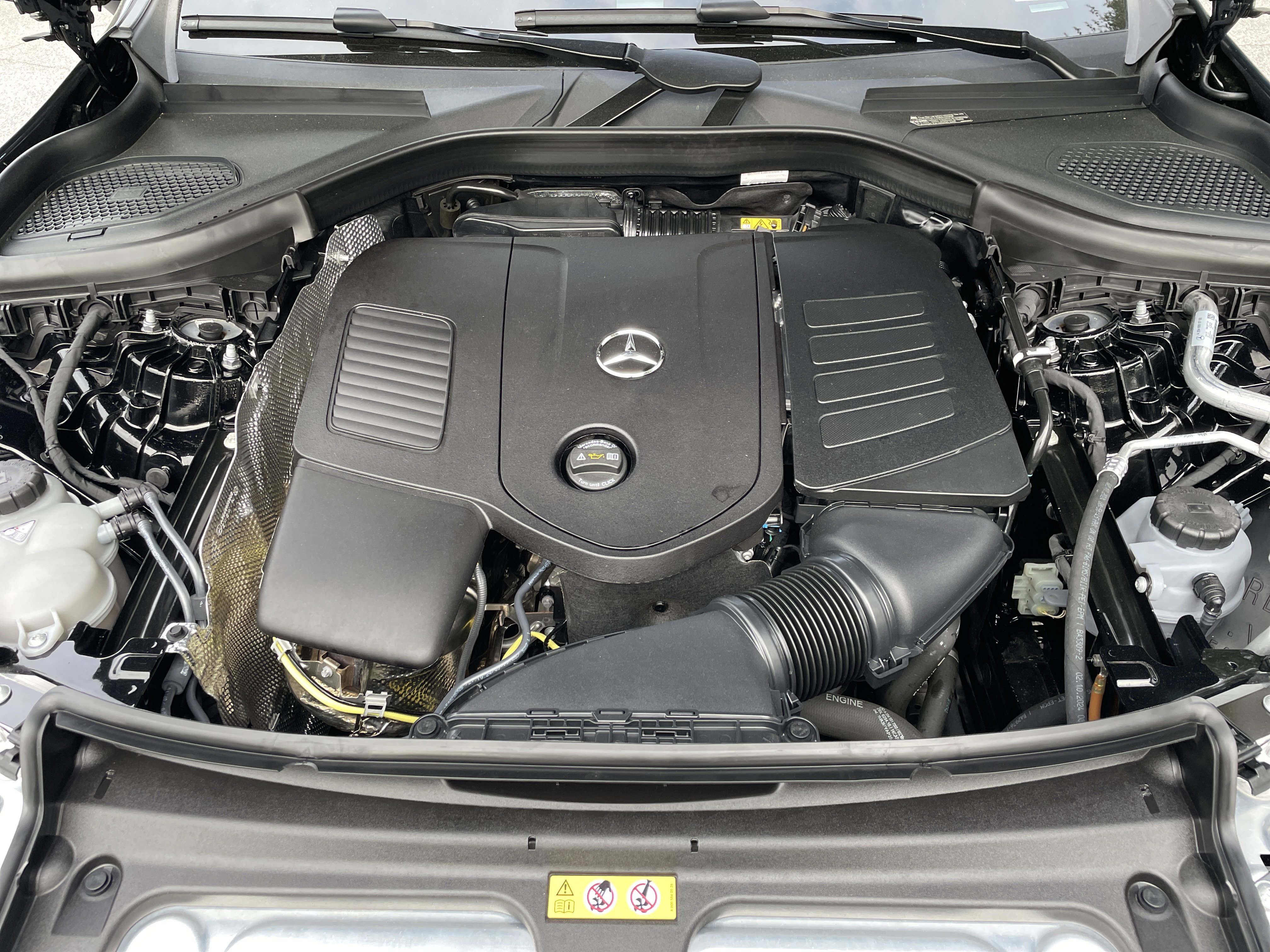 2025 Mercedes-Benz GLC 300