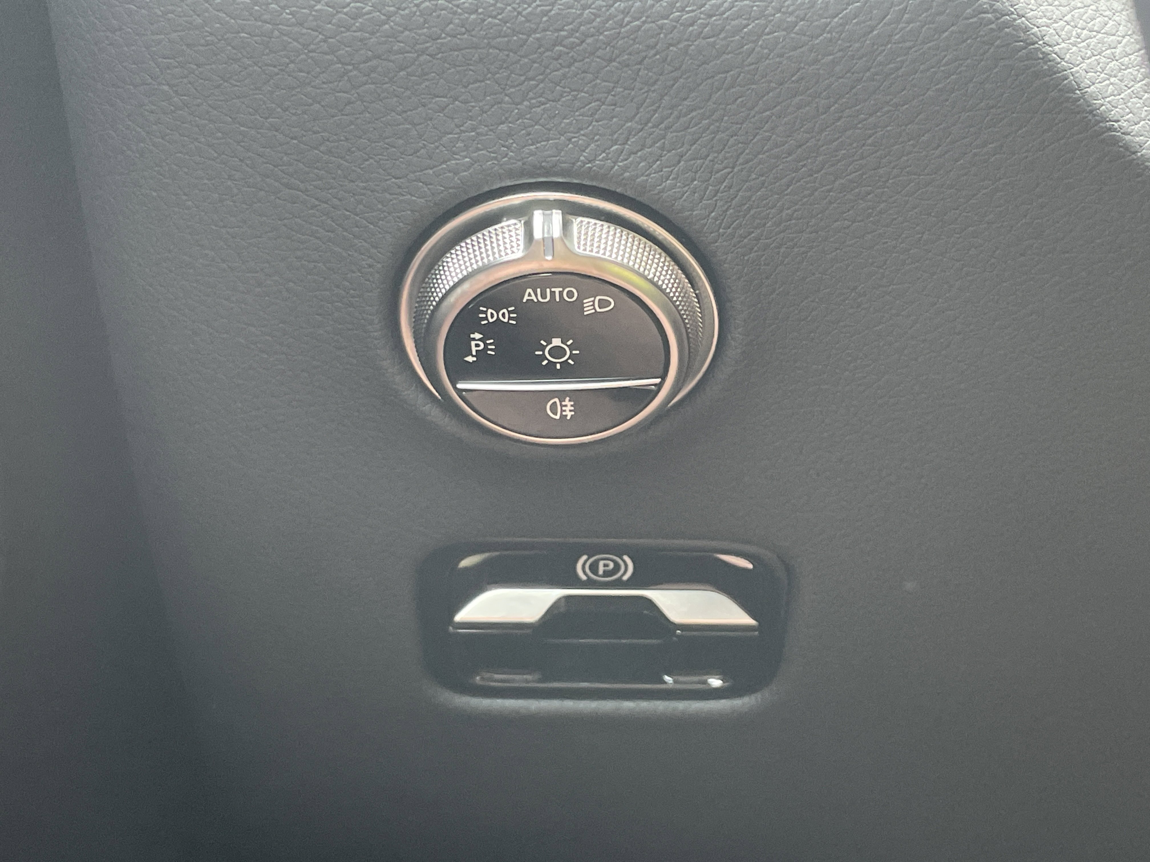 2025 Mercedes-Benz GLC 300