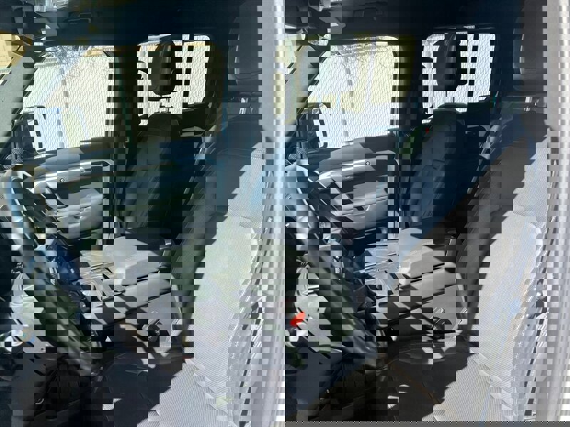 2023 Land Rover Defender 130 X-Dynamic SE