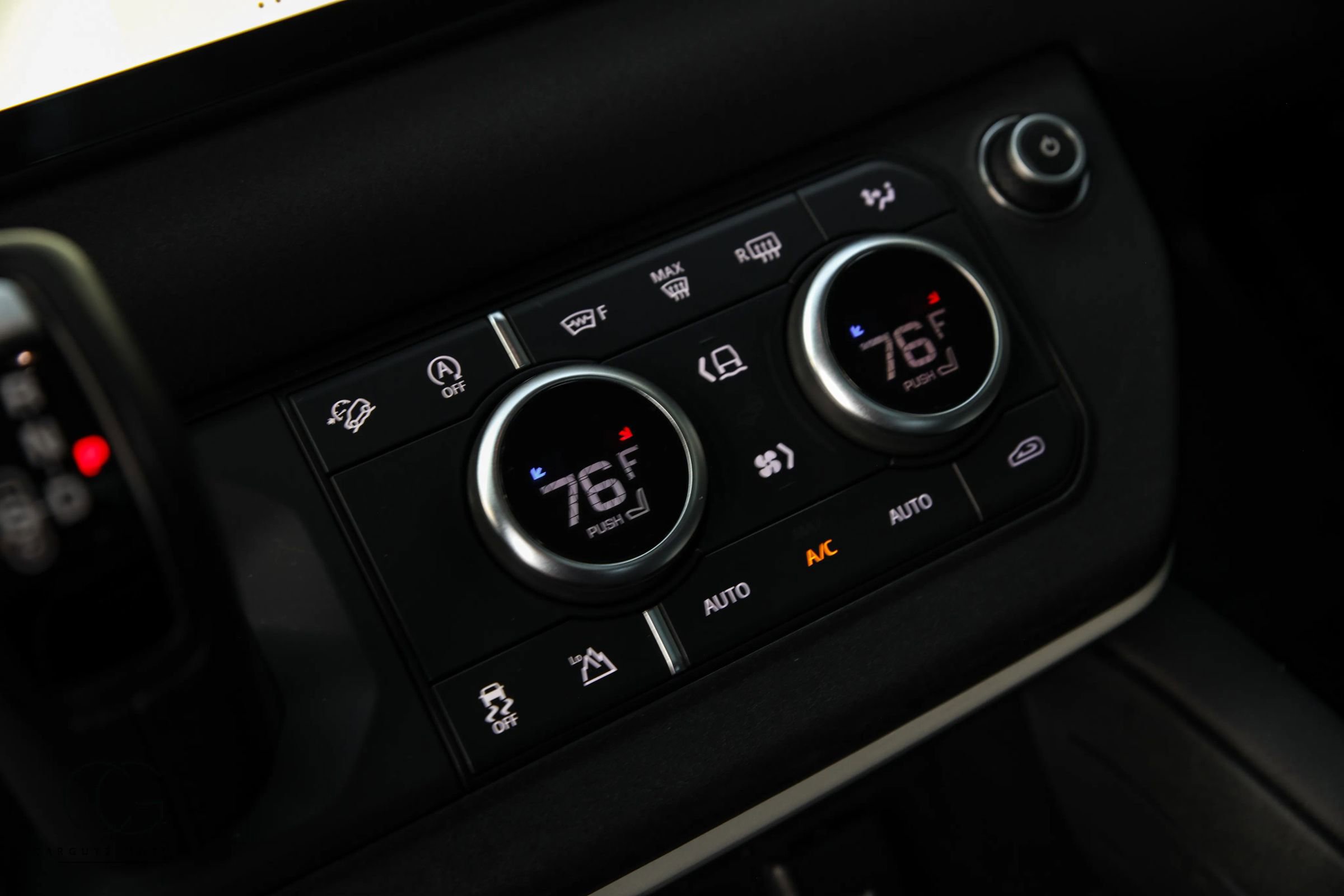 2022 Land Rover Defender 110 SE